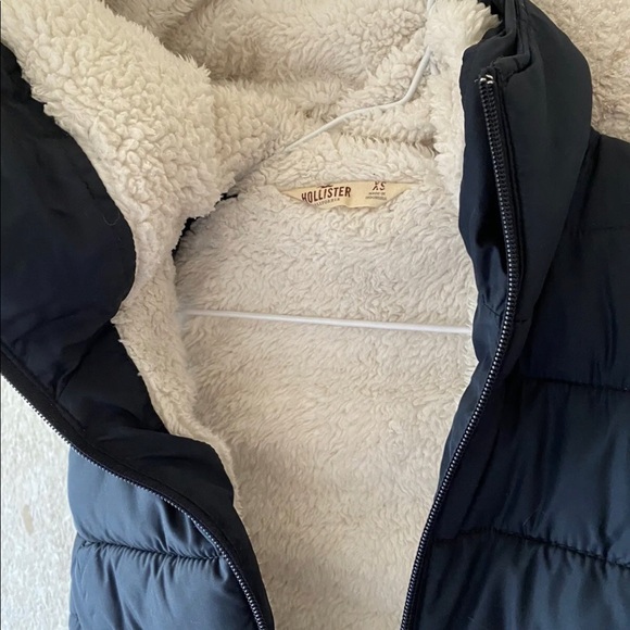 2/$50 🦋 Hollister Sherpa Zip Up Vest Size XS - Picture 2 of 8